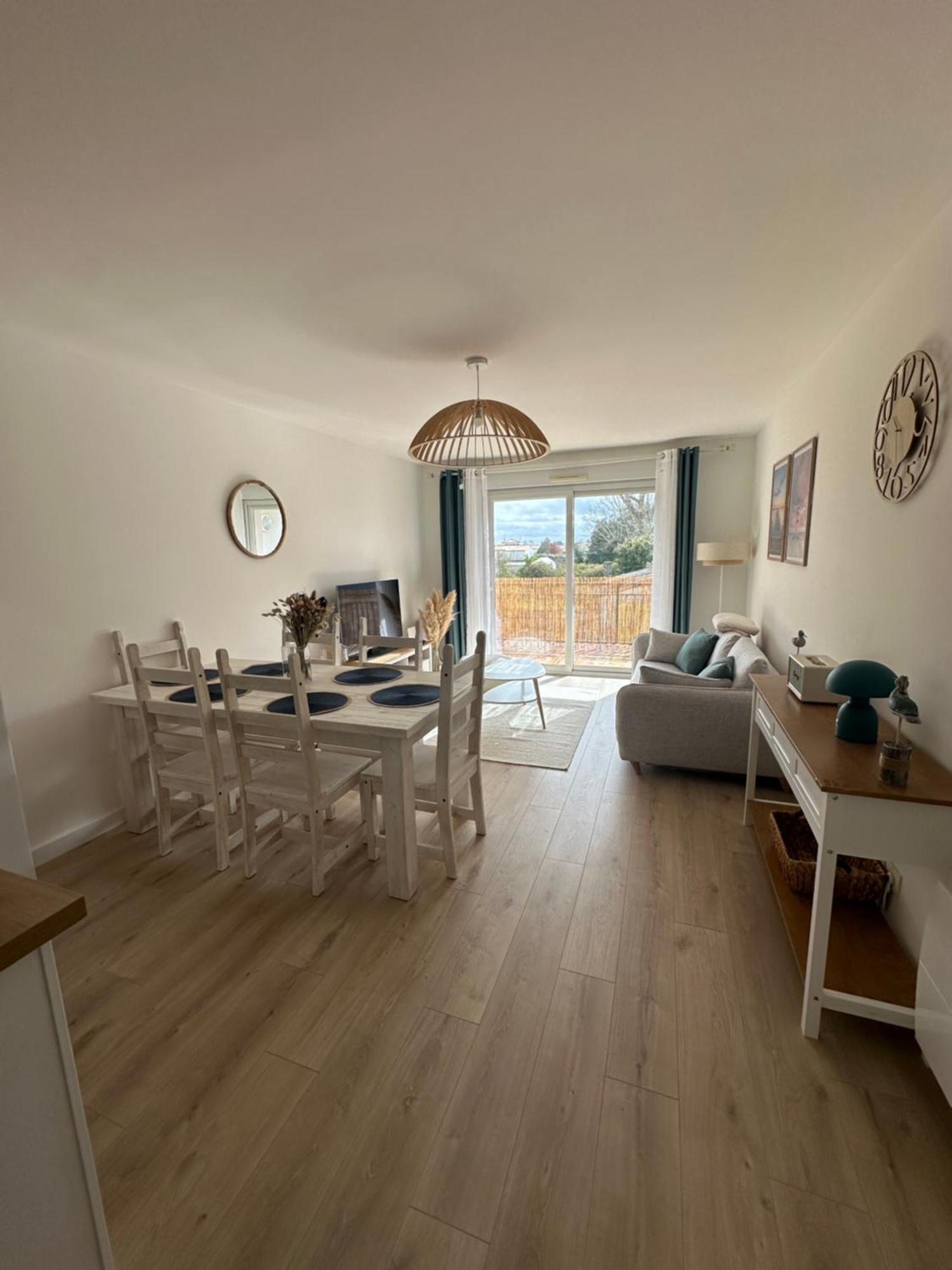 La Garenne, Pres Des Commerces Appartement